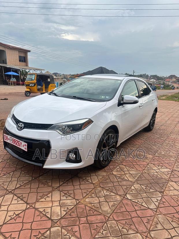 Toyota Corolla S 4dr Sedan (1.8L 4cyl CVT) 2016 White