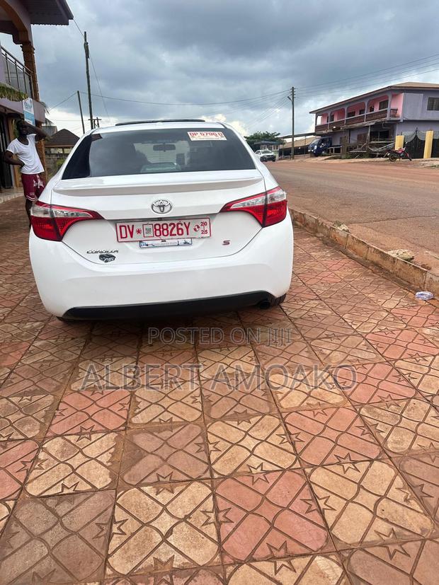 Toyota Corolla S 4dr Sedan (1.8L 4cyl CVT) 2016 White