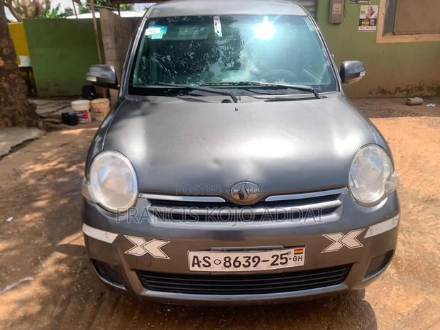 Toyota Sienta 1.5 FWD 2012 Gray