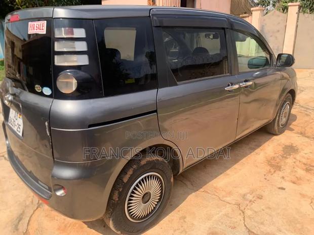 Toyota Sienta 1.5 FWD 2012 Gray