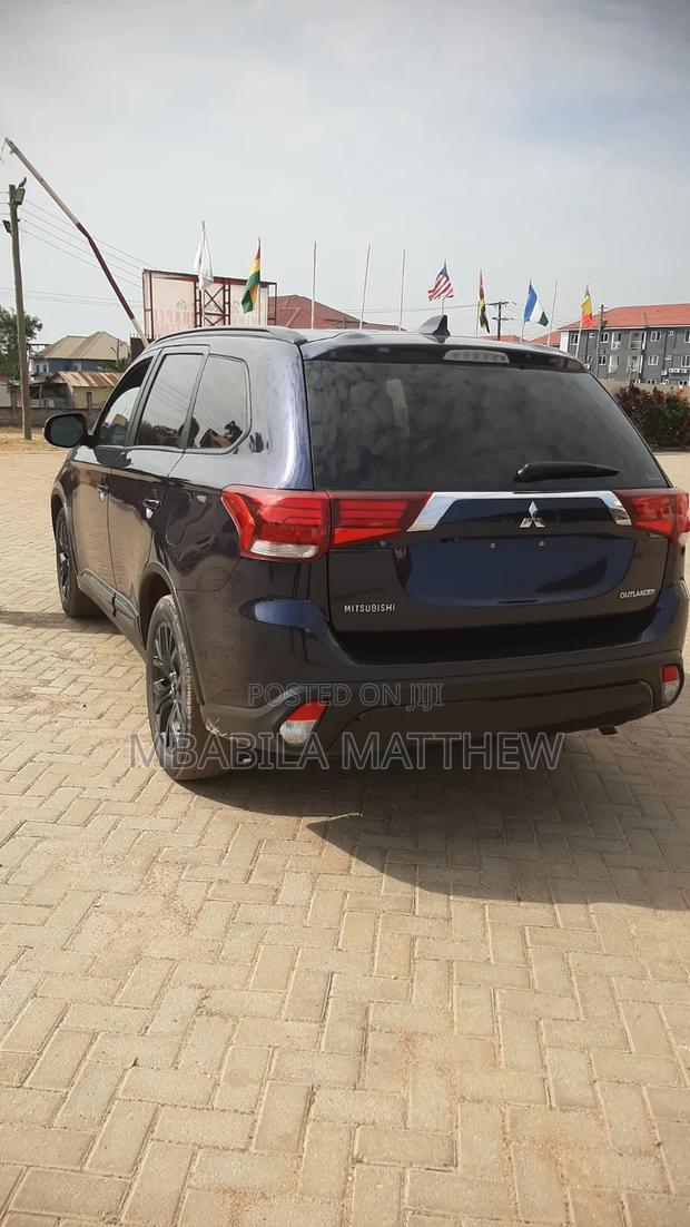 Mitsubishi Outlander 2019 Blue