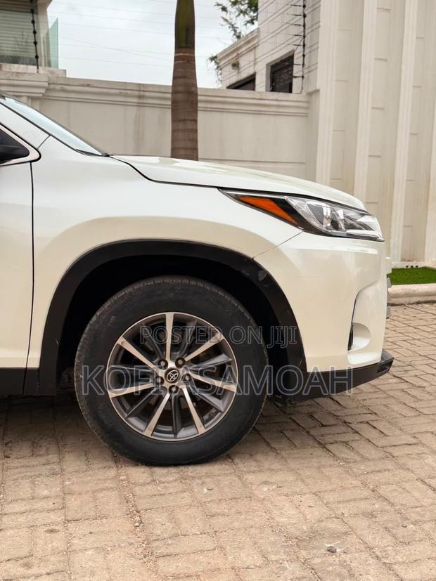 Toyota Highlander LE 2019 White