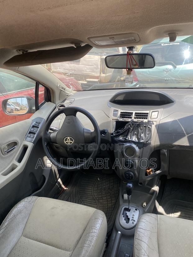 Toyota Vitz 1.3 AWD 5dr 2010 Brown