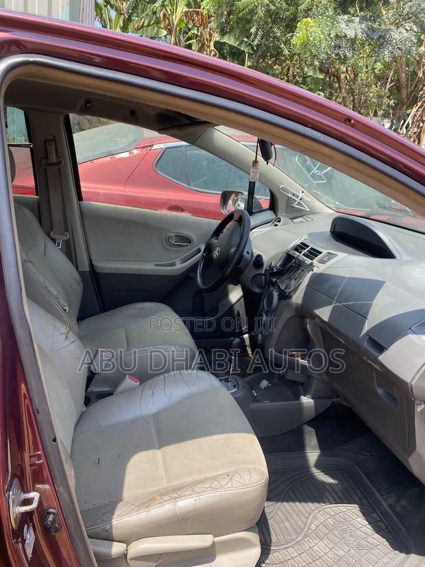 Toyota Vitz 1.3 AWD 5dr 2010 Brown