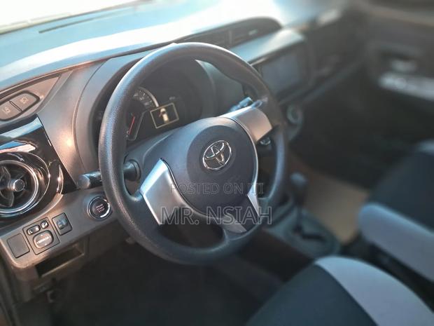 Toyota Vitz 1.3 AWD 5dr 2015 Black