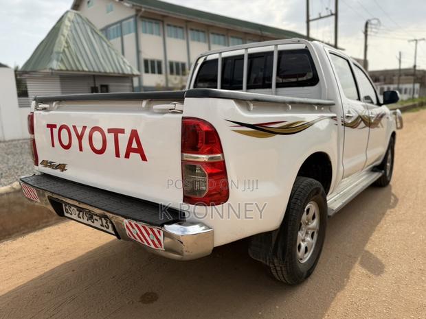 Toyota Hilux 2013 White