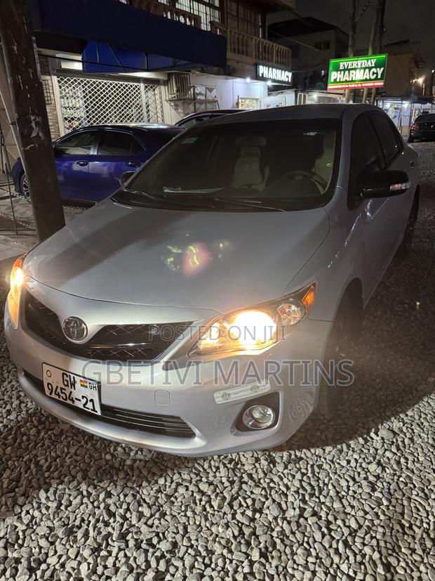 Toyota Corolla 2012 Silver