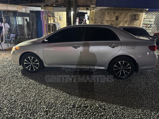 Toyota Corolla 2012 Silver