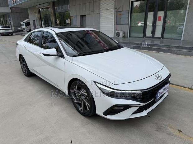Hyundai Elantra SEL 2024 White