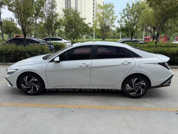 Hyundai Elantra SEL 2024 White