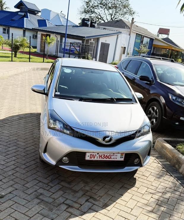 Toyota Vitz 2015 Gold