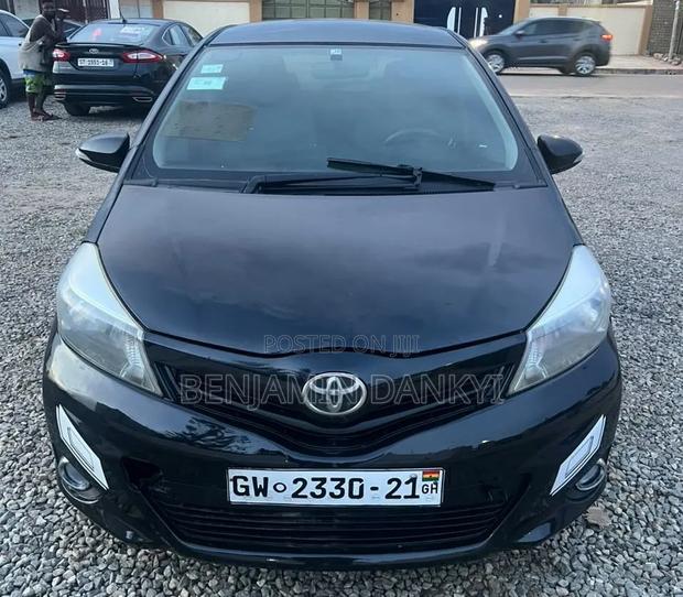 Toyota Vitz 2012 Black