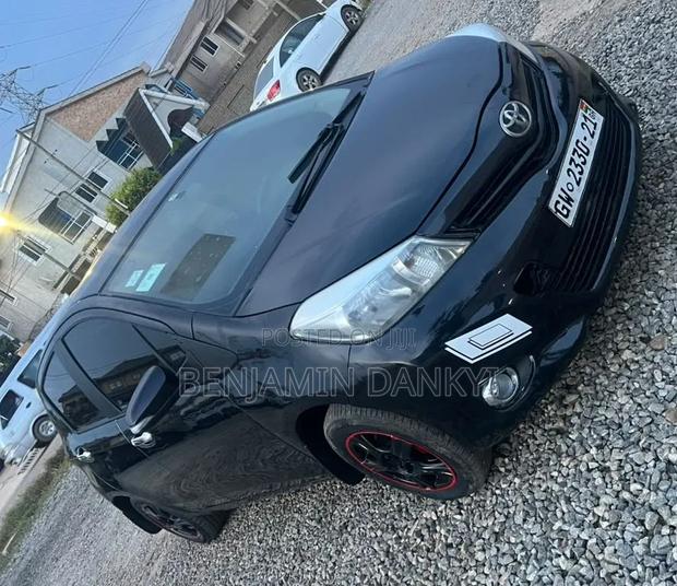 Toyota Vitz 2012 Black
