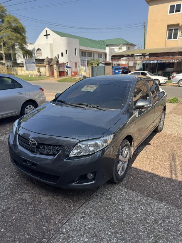 Toyota Corolla LE 4dr Sedan (1.8L 4cyl 4A) 2010 Gray