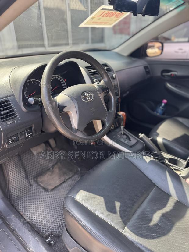 Toyota Corolla LE 4dr Sedan (1.8L 4cyl 4A) 2010 Gray