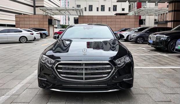 New Mercedes-Benz E300 2025 Black