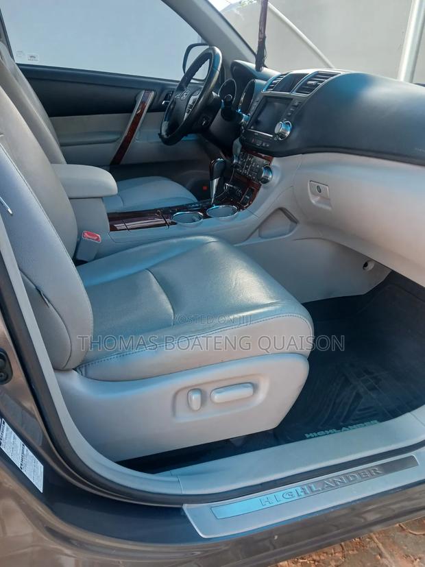 Toyota Highlander Limited 3.5l 4WD 2013 Gray