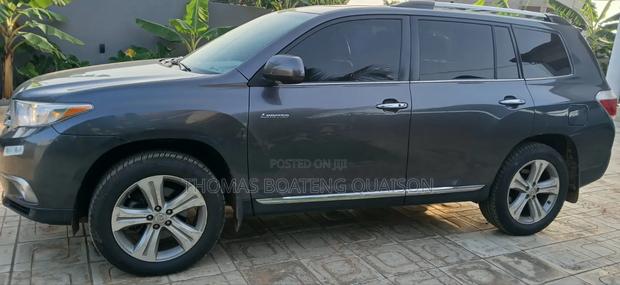 Toyota Highlander Limited 3.5l 4WD 2013 Gray