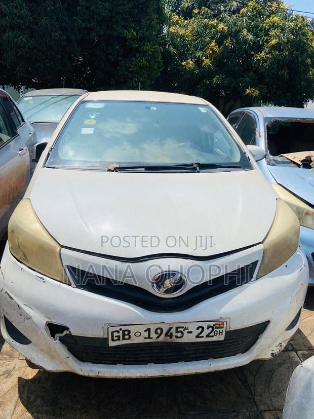Toyota Vitz 2012 White