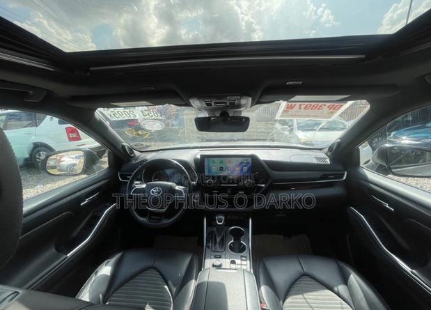 Toyota Highlander XSE AWD 2024 Silver