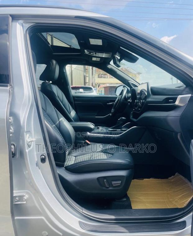 Toyota Highlander XSE AWD 2024 Silver