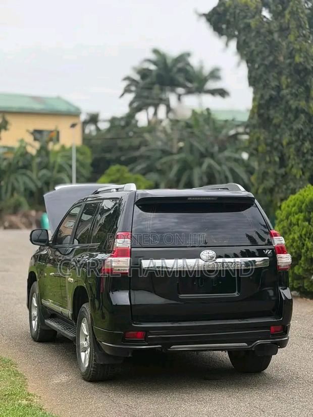 Toyota Land Cruiser Prado 2017 Black