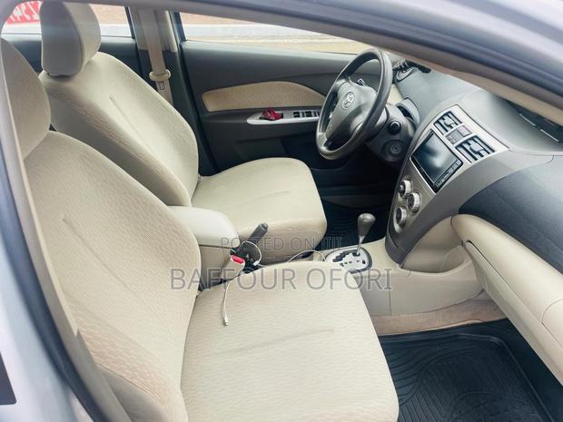 Toyota Corolla Base 4dr Sedan (1.8L 4cyl 5M) 2010 Silver