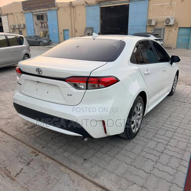 Toyota Corolla LE 2020 White