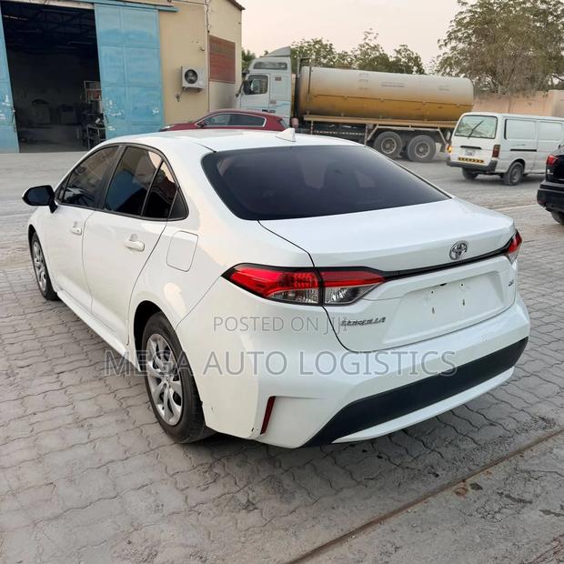 Toyota Corolla LE 2020 White