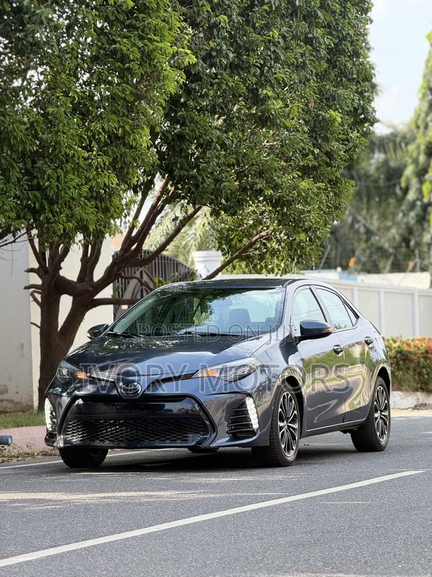Toyota Corolla XSE 4dr Sedan (1.8L 4cyl CVT) 2017 Gray