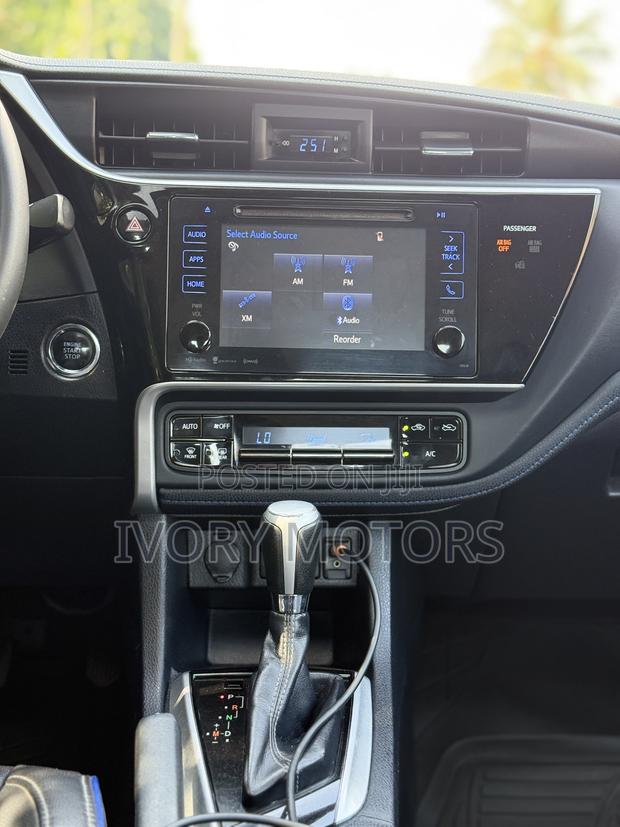 Toyota Corolla XSE 4dr Sedan (1.8L 4cyl CVT) 2017 Gray