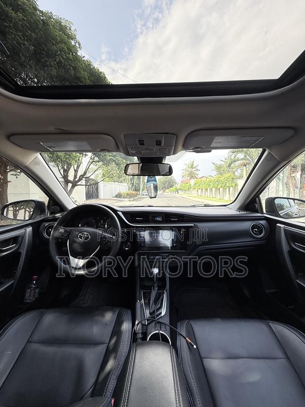 Toyota Corolla XSE 4dr Sedan (1.8L 4cyl CVT) 2017 Gray