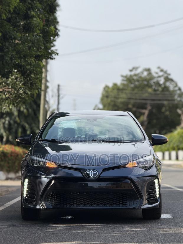 Toyota Corolla XSE 4dr Sedan (1.8L 4cyl CVT) 2017 Gray