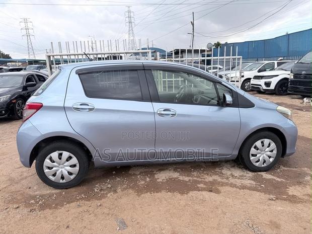 Toyota Vitz 1.3 FWD 5dr 2013 Blue