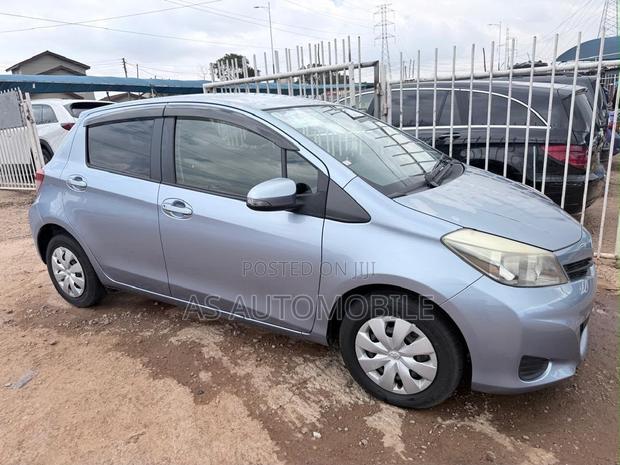 Toyota Vitz 1.3 FWD 5dr 2013 Blue