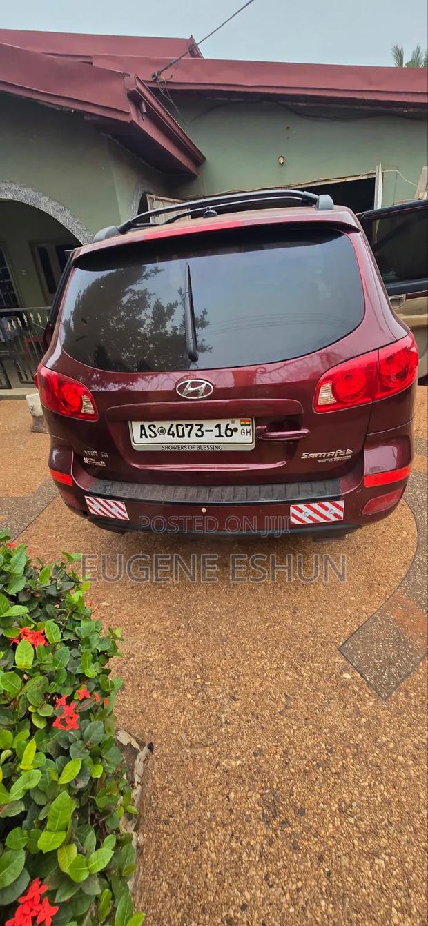Hyundai Santa Fe 2011 Red