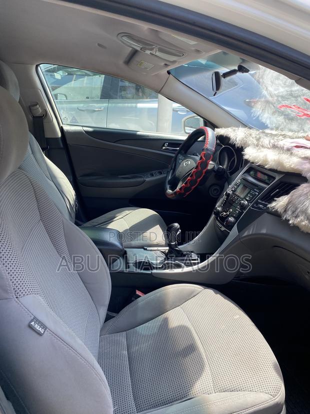 Hyundai Sonata SE Sedan FWD (2.4L 4cyl 6A) 2012 White