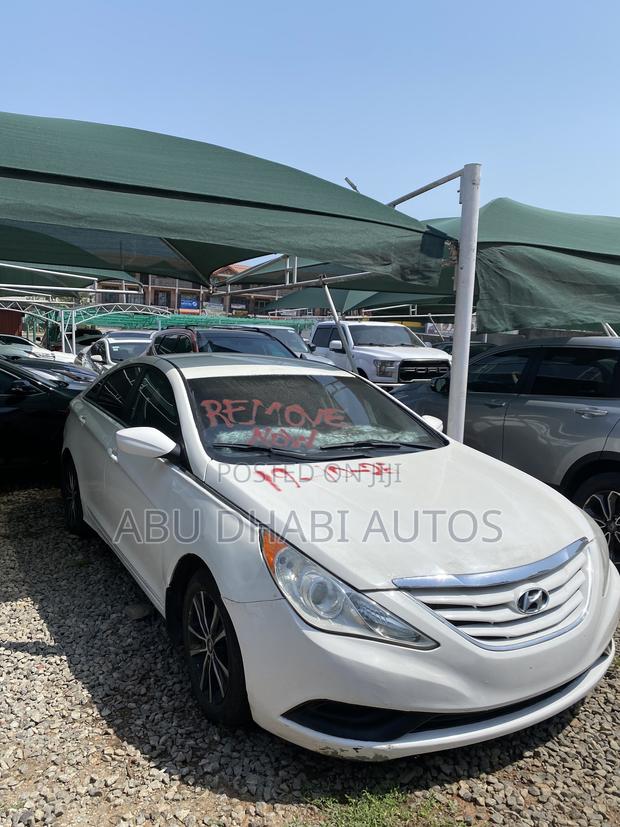 Hyundai Sonata SE Sedan FWD (2.4L 4cyl 6A) 2012 White