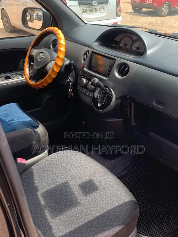 Toyota Sienta 1.5 FWD 2014 Black