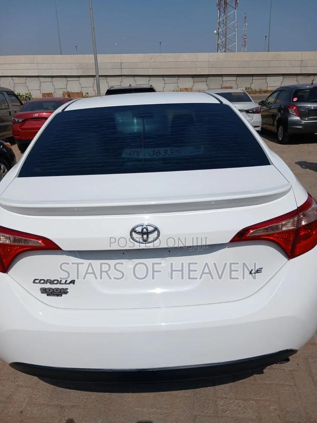 Toyota Corolla LE (1.8L 4cyl 2A) 2019 White