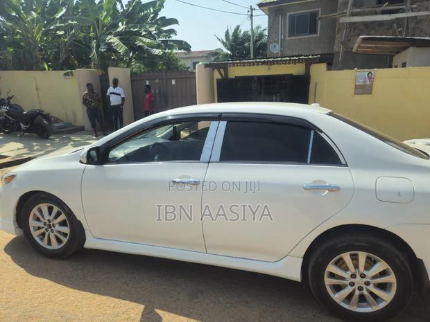 Toyota Corolla 2010 White