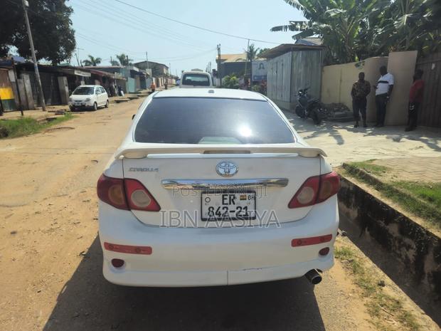 Toyota Corolla 2010 White
