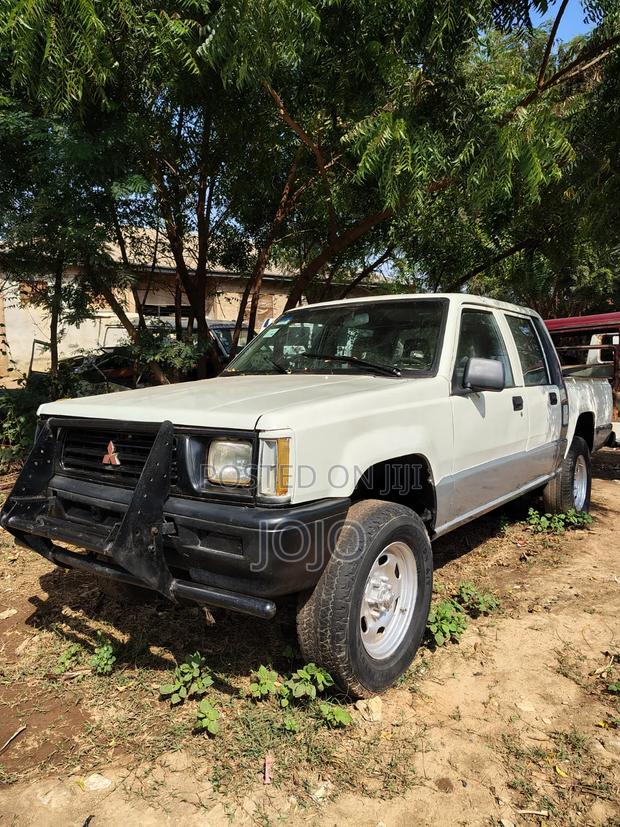 Mitsubishi L200 1999 Off white