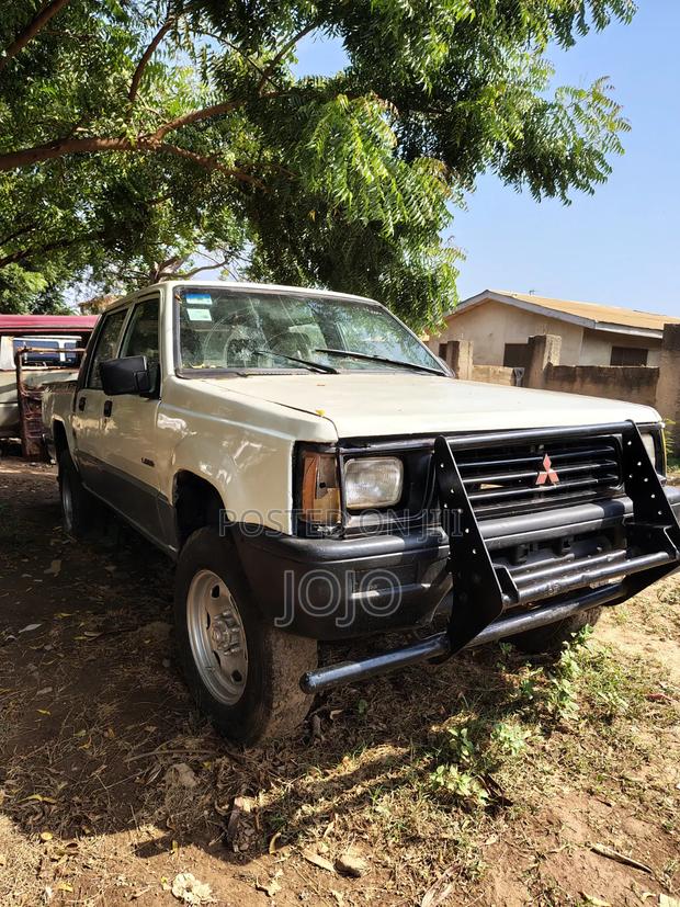Mitsubishi L200 1999 Off white