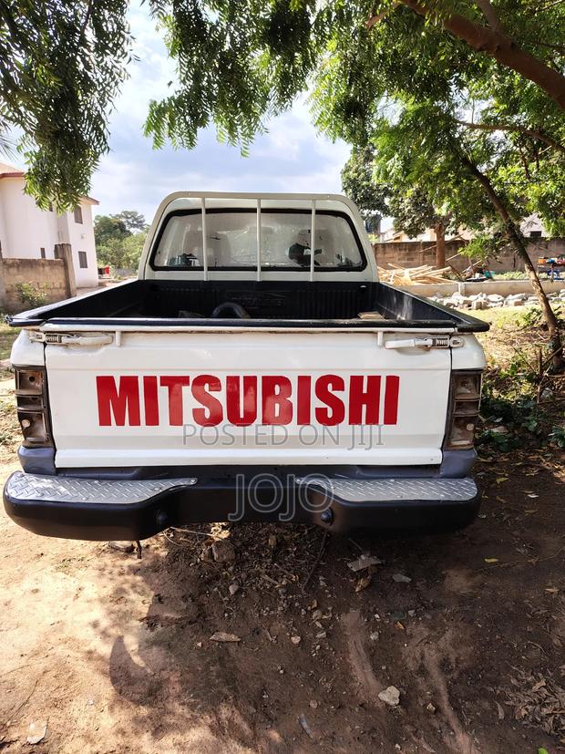 Mitsubishi L200 1999 Off white