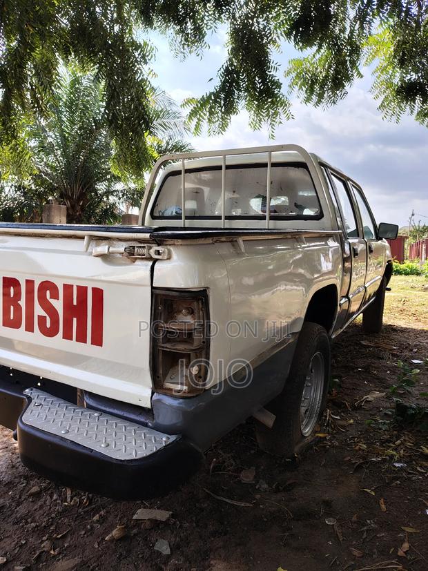 Mitsubishi L200 1999 Off white