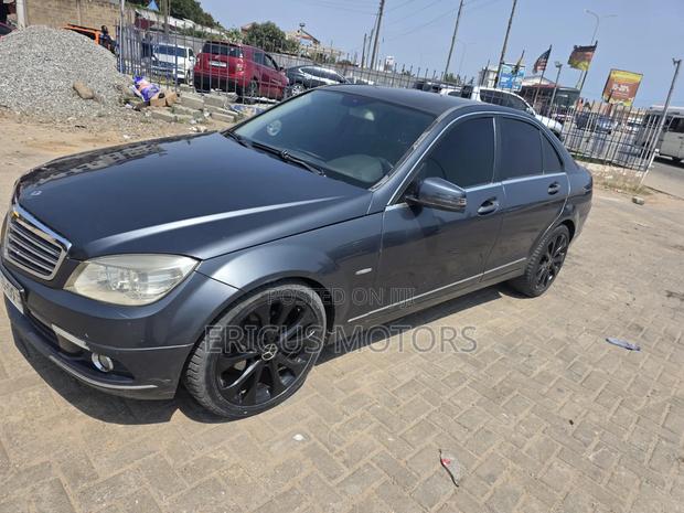 Mercedes-Benz C200 2009 Black