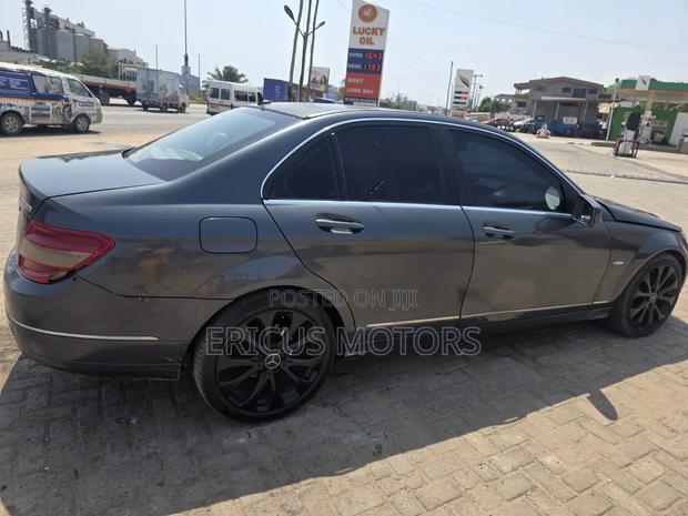 Mercedes-Benz C200 2009 Black