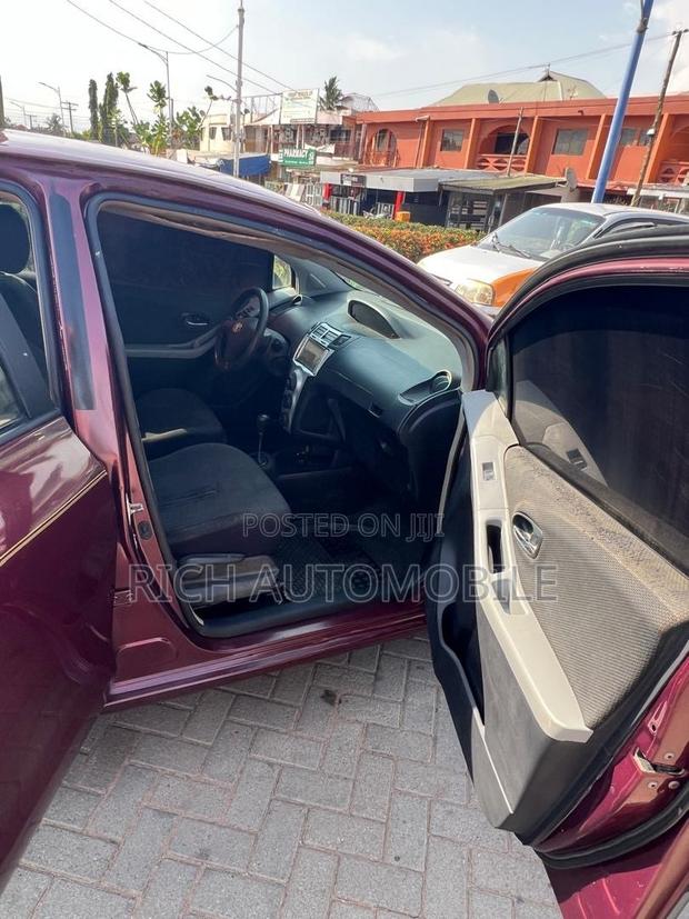 Toyota Vitz 1.3 FWD 3dr 2010 Brown