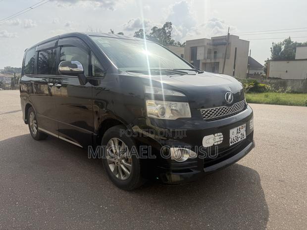 Toyota Voxy 2013 Black